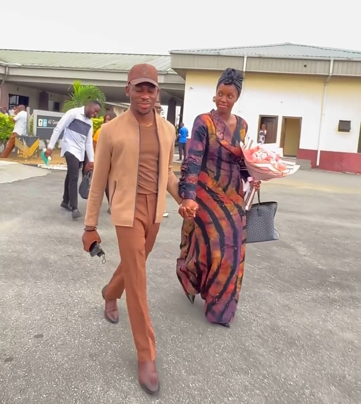 “Why is she dressing like old woman?” – Reaction as Moses Bliss and wife attend worship concert
