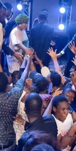 Gospel singer, Mercy Chinwo and Husband bless 50 students with scholarships (Video)