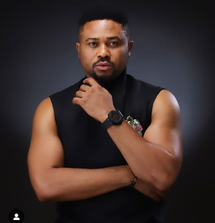 “Another one here” – Actor Mike Godson purchases a house in the UK, 3 months after splashing millions on a Lagos mansion (Video)