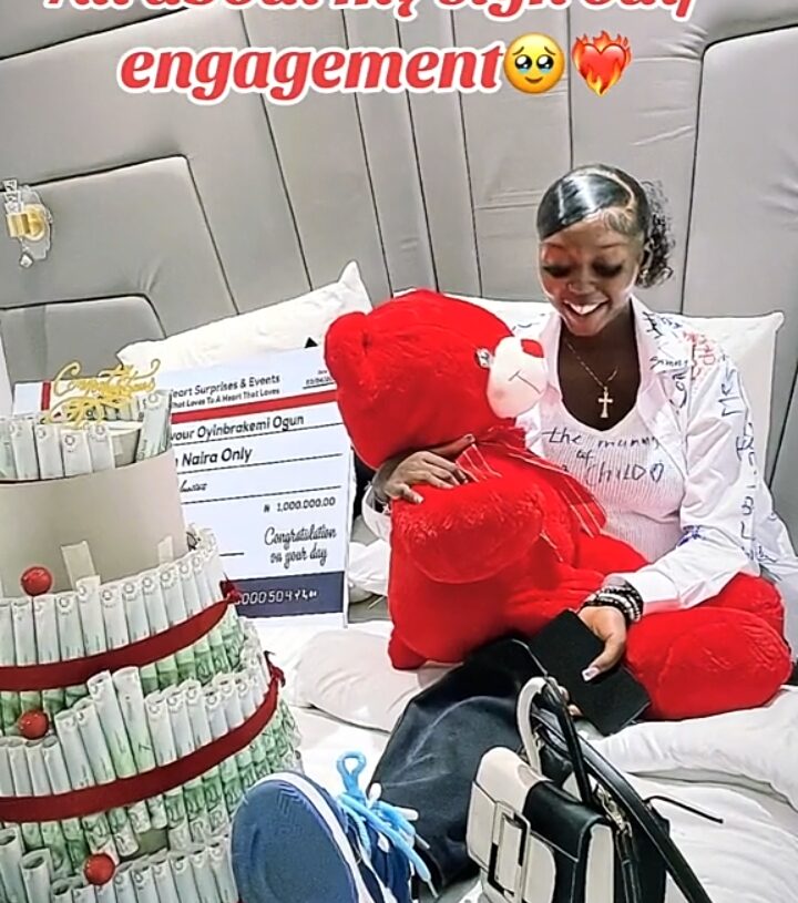 Nigerian lady gets lucky as she signs out of university, gets surprised proposal from her boyfriend, diamond ring, ₦1m cheque, cash