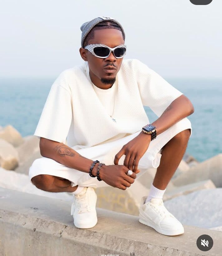 “You’re still old fashioned if you wear bra while going out” – singer TeeFamous