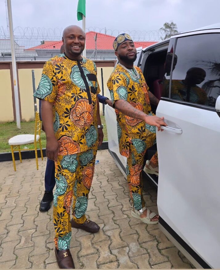 “I thought the car was for Chioma” – Reactions as Davido storms Osun State with his wedding car gift (Video)