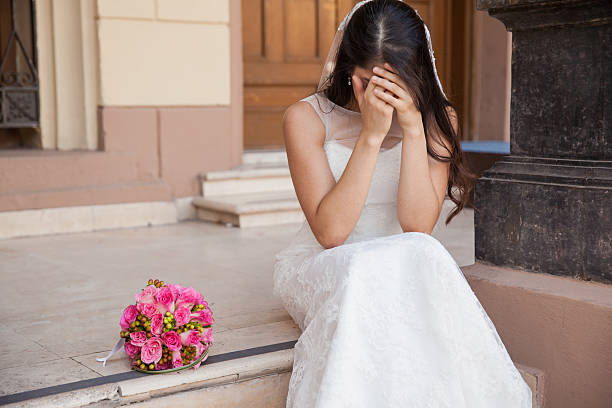 Bride breaks down in tears as groom’s father offers her N7.1m to leave his son on wedding day