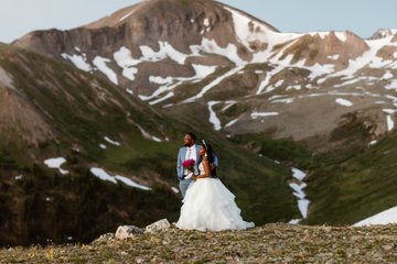 fiance get wedded ontop of a mountain
