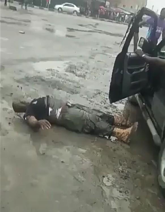 Soldiers kill police