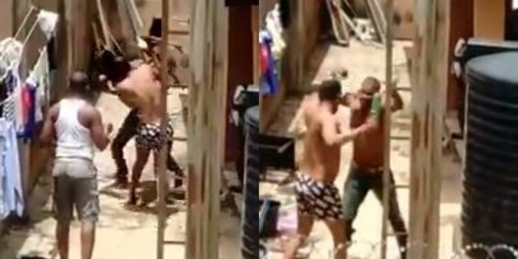 Two Nigerian men combat to death while defending their quarreling wives in the same compound (Video)