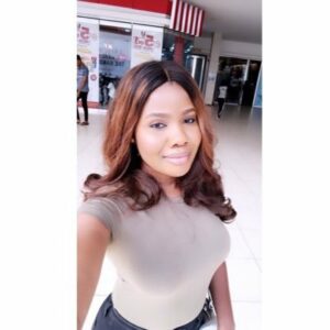 Lady shows off groceries she claims to have bought for N2000 at a popular lagos store -Twitter handle of the store reacts hilariously (Photos)