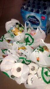 Lady shows off groceries she claims to have bought for N2000 at a popular lagos store -Twitter handle of the store reacts hilariously (Photos)