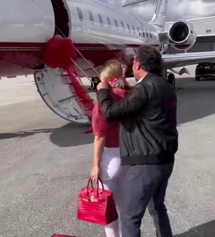 Man gifts wife Private jet as early Christmas gift