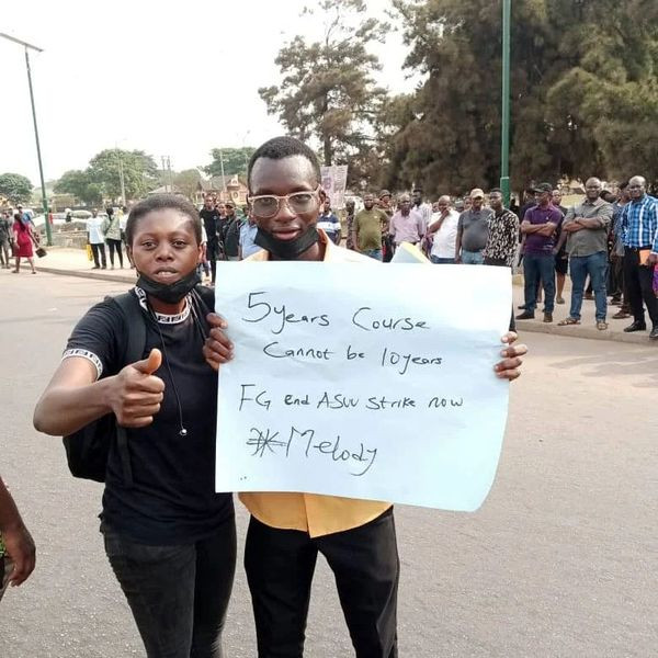 UNIBEN Students block roads as they protest ASUU strike